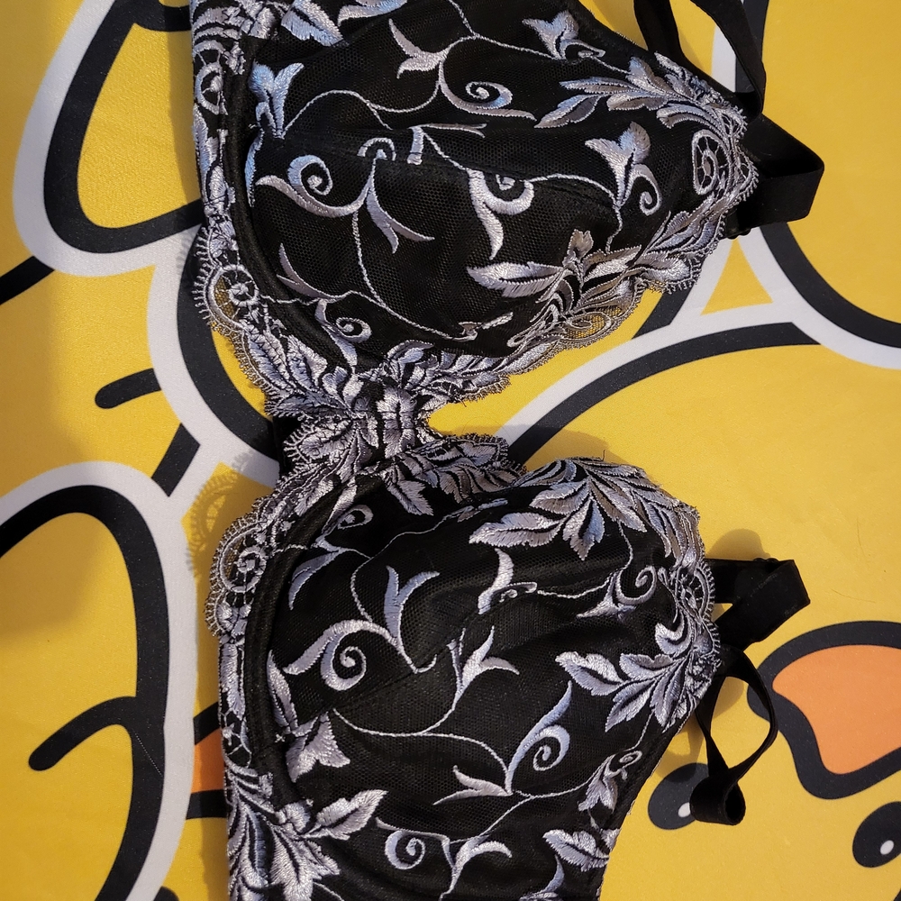 Soma 38C Black and Silver Floral Bra